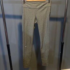 Women’s Under Armour full length Gray Leggings. Medium